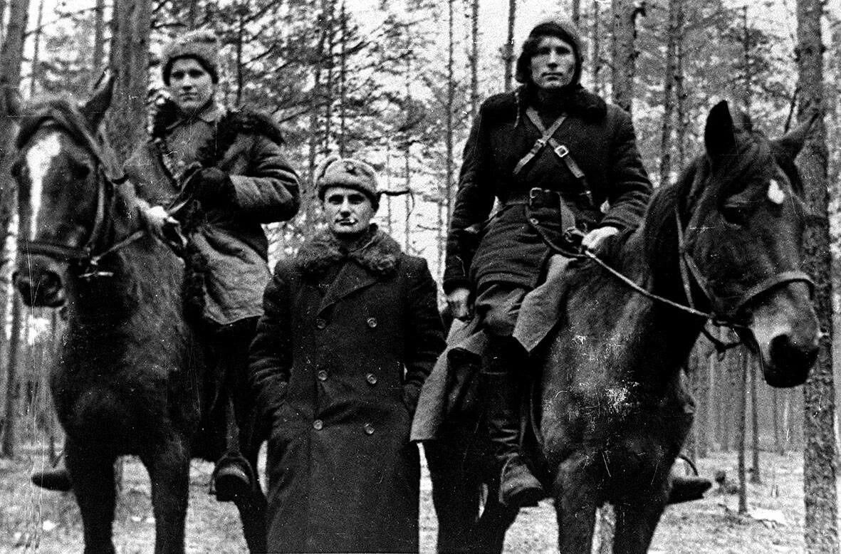 Партизаны в строю. Партизан Хатагов. Партизаны советского Союза.