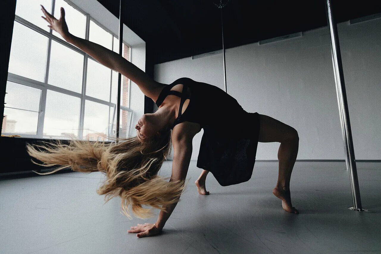 Mypolespace фото элементов. My pole space москва. экзотные стойки для фото. пространство поле москва. Pole пространство.