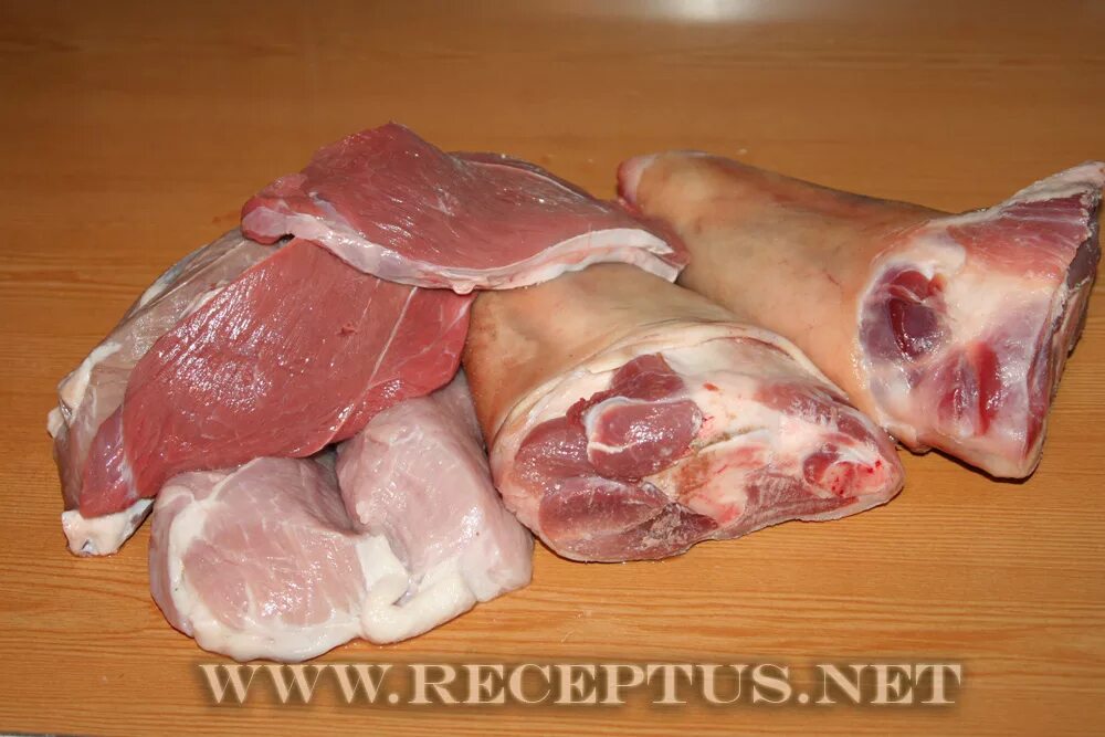 Как разрезать свиную ножку. Как разрезать свиную ножку. Как разрезать свиную ножку. Холодец из шкурки свинины и ножек. Не мясо котлеты.