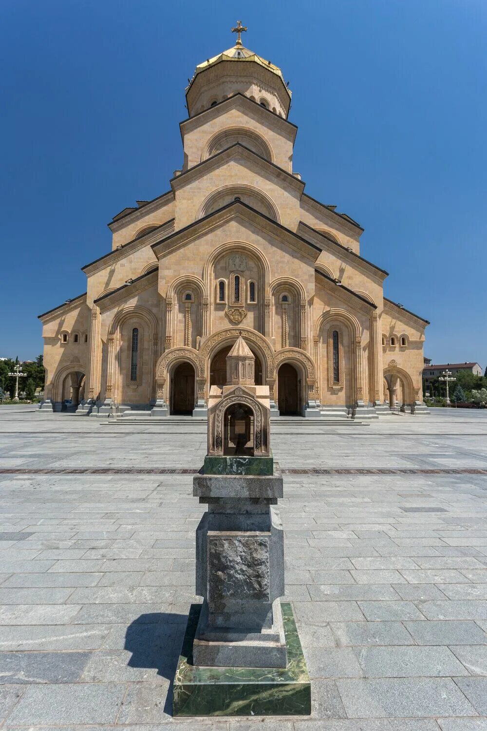 Троица тбилиси. Монастырь Цминда Самеба. Храм Святой Троицы Тбилиси.