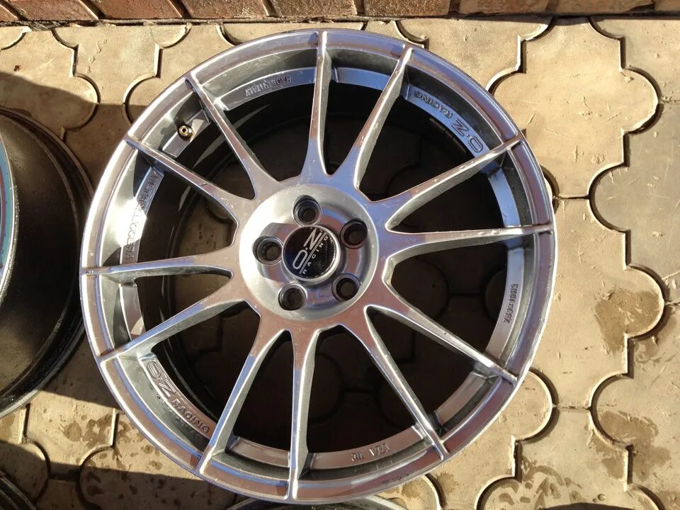 Купить диски 18 бу. Oz Racing Ultraleggera r18. Oz Racing Ultraleggera r17 5x100 et48. Oz Ultraleggera r18. Oz Racing Ultraleggera r18 5-100.