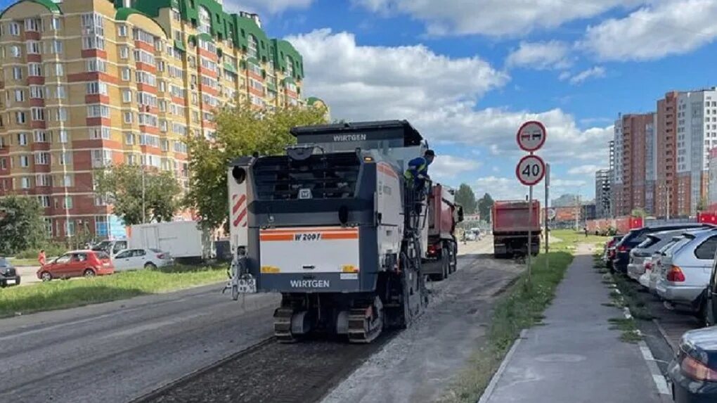 Омск дороги. Автомобиль на дороге. Ул.Степанца в г.Омске. Дороги с машинами.