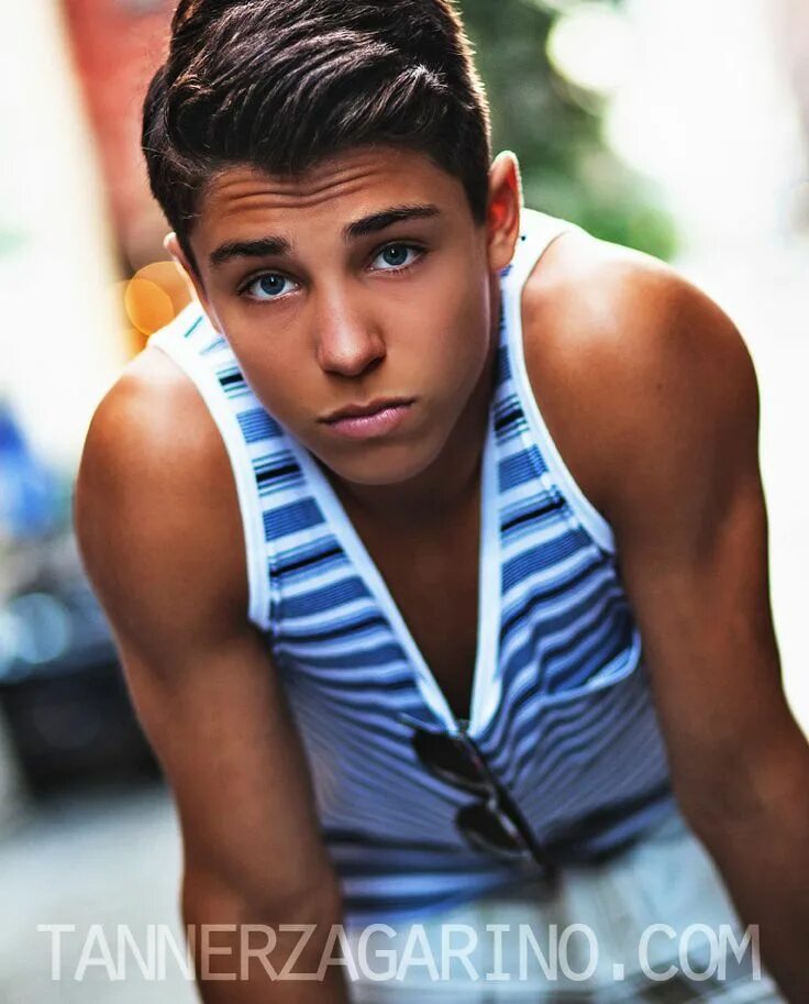 Русый мальчик. Митчелл хоуп 2021. Симпатичный парень. Чейс кроуфорд пацаны. Вильем франкель миллир.