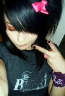 Жасырын камера қыздары кез келген жерге зәр шығаруда