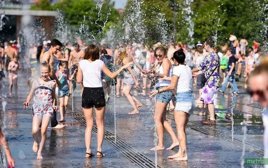 Будет ли лето жарким. Аномальная жара в Москве летом 2021. Жаркое лето в Москве. Самое жаркое лето в России. Лето жара город.