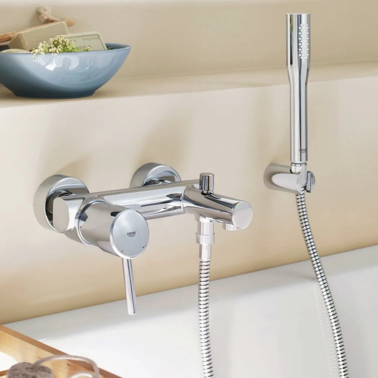 Grohe Concetto 32211001. Смеситель для ванны Грое с душем. Смеситель Grohe Concetto. Смеситель Грое для ванны с изливом и душем.