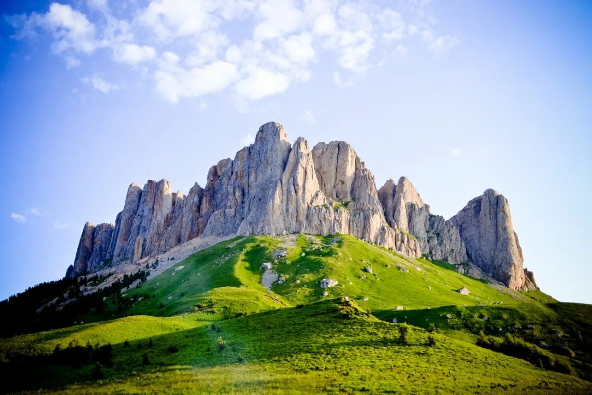 гора была огромная. гора богдо астрахань озеро баскунчак. вулкан шаста. гора была огромная. гора была огромная.