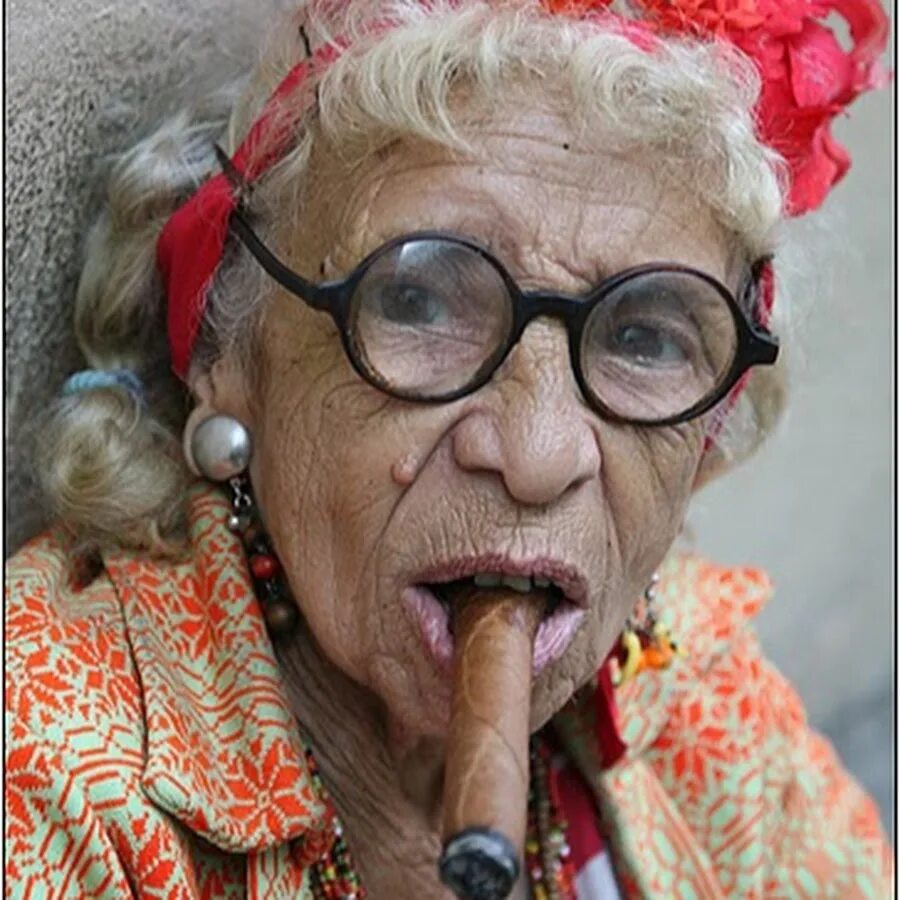 Деревня ссср 80е. Соседушки фото. Бабка бабка. Жигулевск застройка 1950-х. Старушка в деревне.