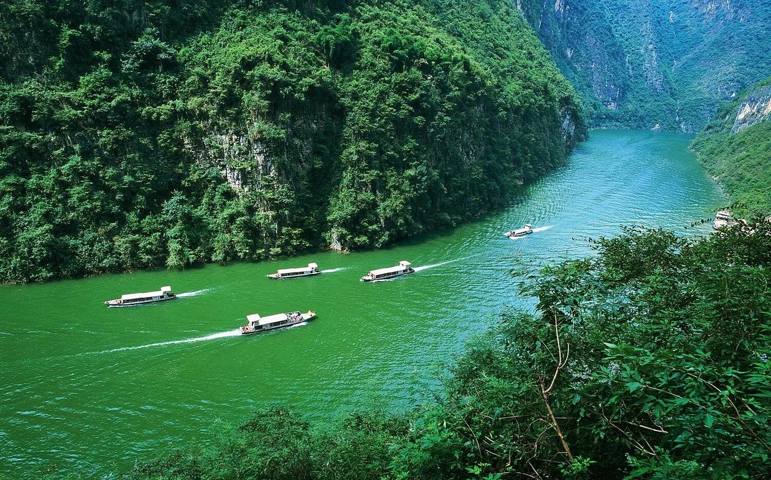 Самая длинная река евразии янцзы. Хуанхэ и Янцзы. Река Янцзы. Река Янцзы Китай. Долина реки Янцзы.