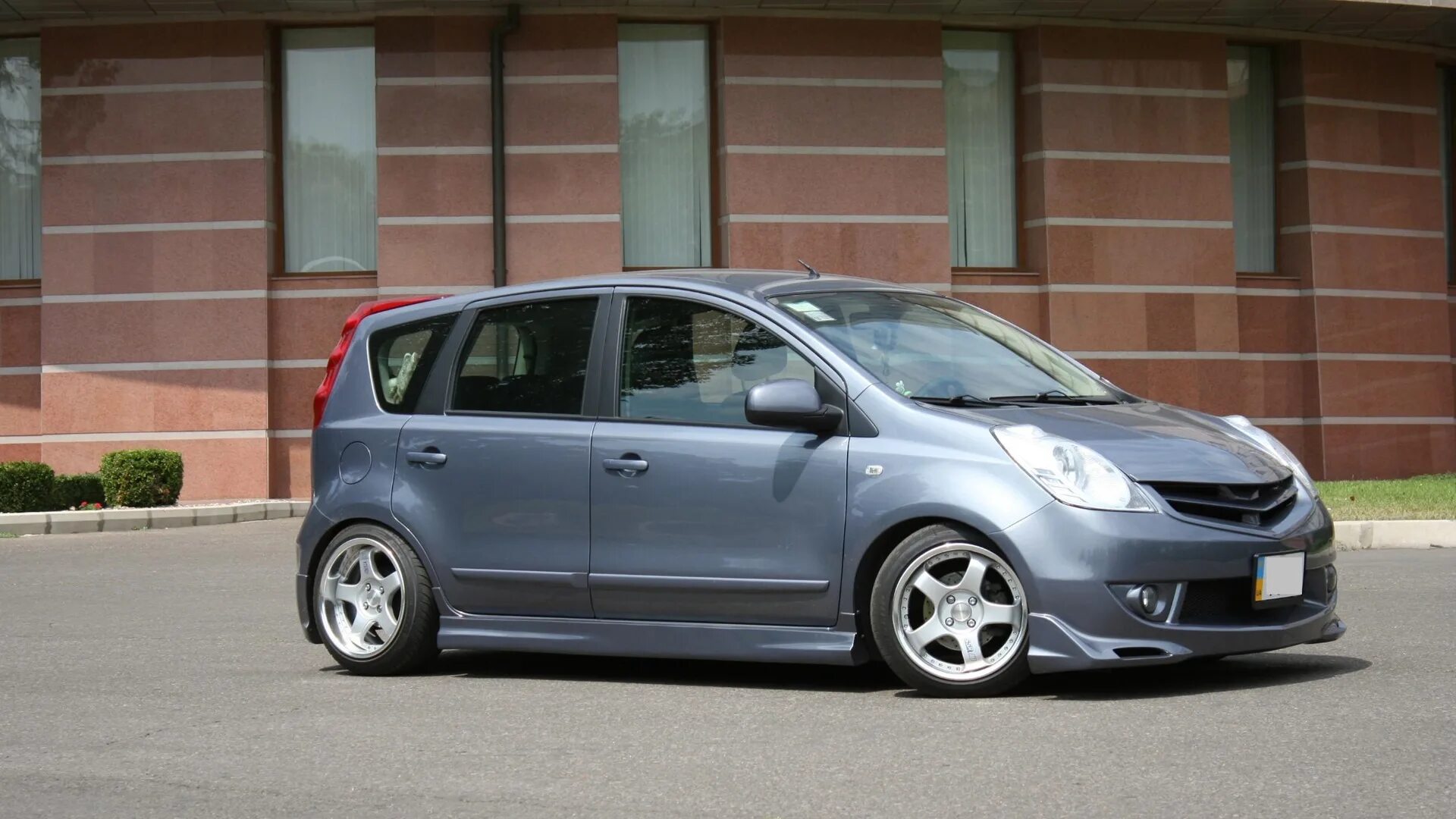 Комплект щеток стеклоочистителя AVS для Nissan Note 2005-2012 (600 и 350 мм) / Д