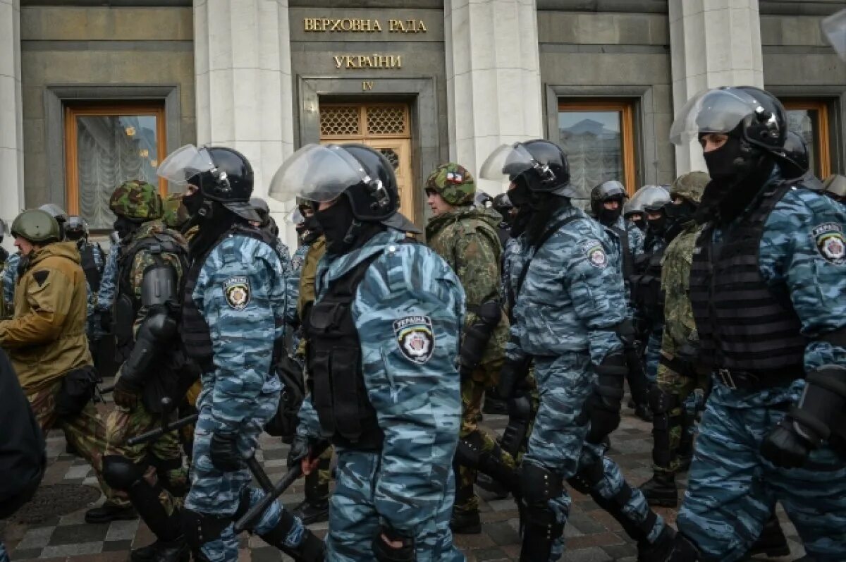Сайт силовиков. Полицейское оцепление. Силовые ведомства. Силовые структуры. Силовые структуры.