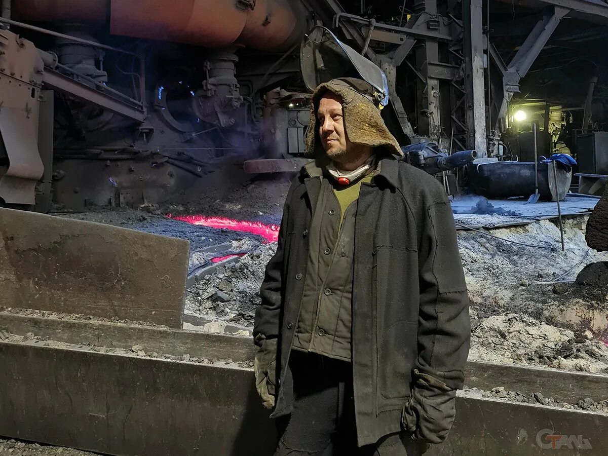 Горнов 10. Кузнечный горн в кузнице. Горн кузнечный средневековый. Горн (очаг горения). Горн кузнечный твердотопливный.