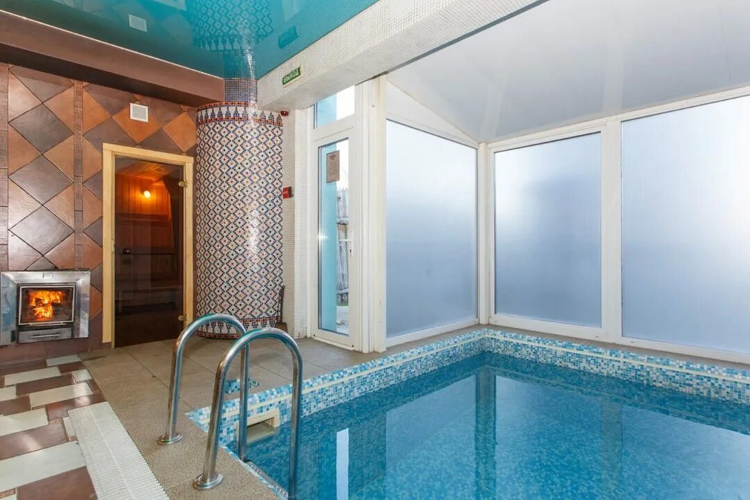 Discovery suites hotel room. Дискавери новосибирск. Дискавери отель москва. Гостиница дискавери новосибирск. Банный комплекс новосибирск.