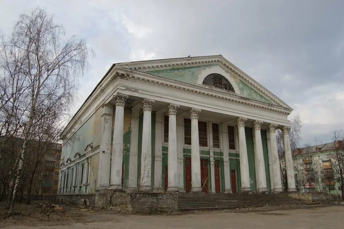 Заброшенный кинотеатр Родина Дзержинск. ДКХ памятник архитектуры Дзержинска. Памятники архитектуры Дзержинска Нижегородской области. ДКХ Дзержинск кинотеатр. Г дзержинск продажа