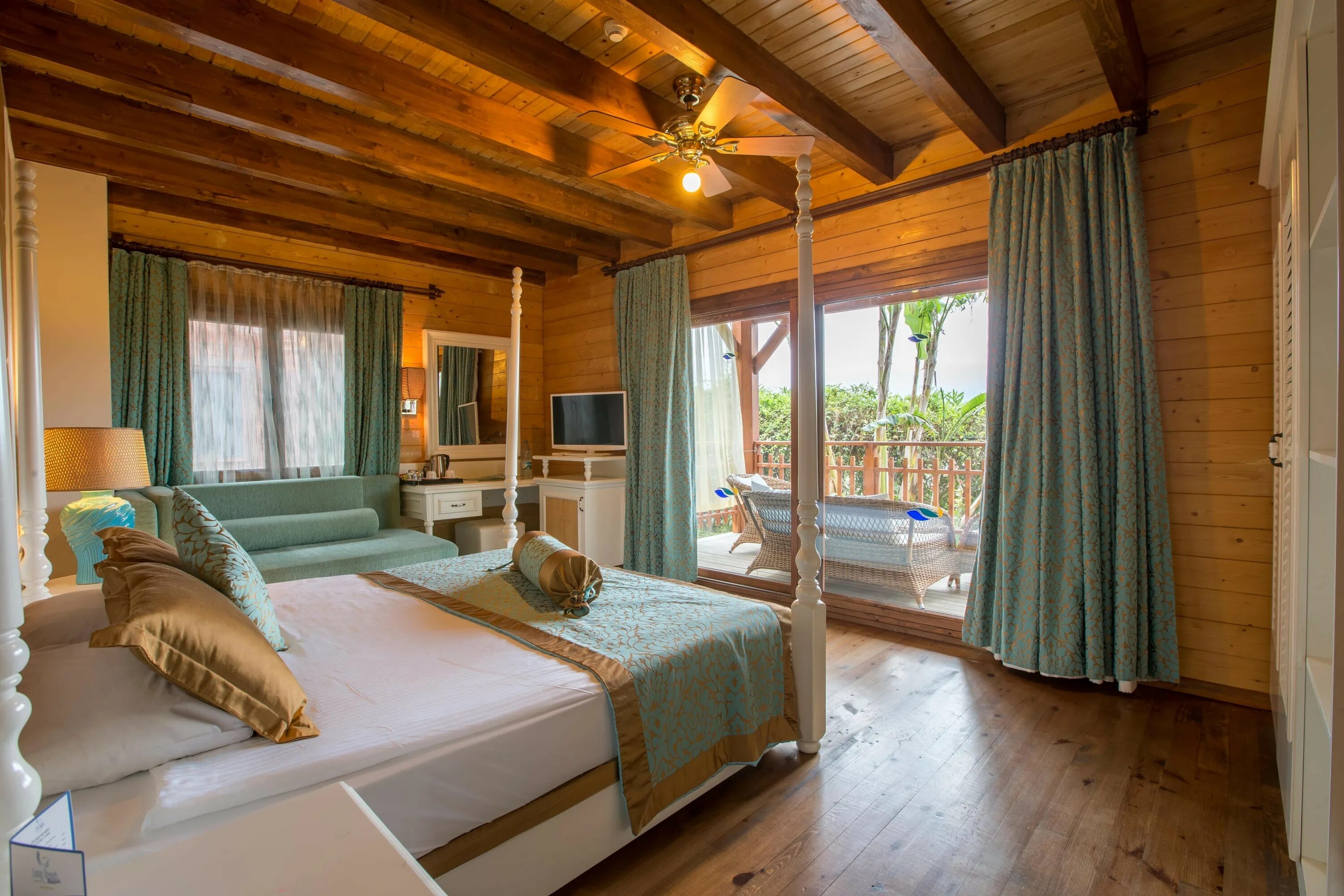 Шале нормандия франция. Вазуза кантри клаб шале фэмили. Family chalet. Long beach resort & spa deluxe. Family chalet.