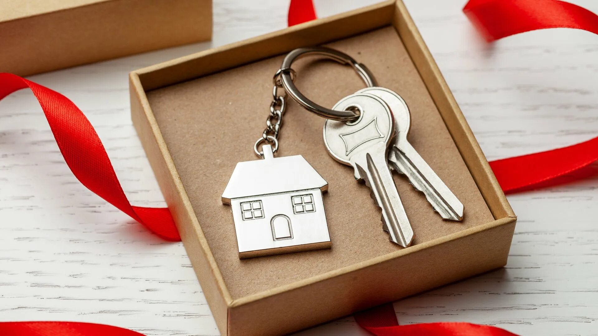 Ключи от квартиры. Ключи от квартиры в подарок. Ключи от новой квартиры. Подарочный ключ от квартиры.