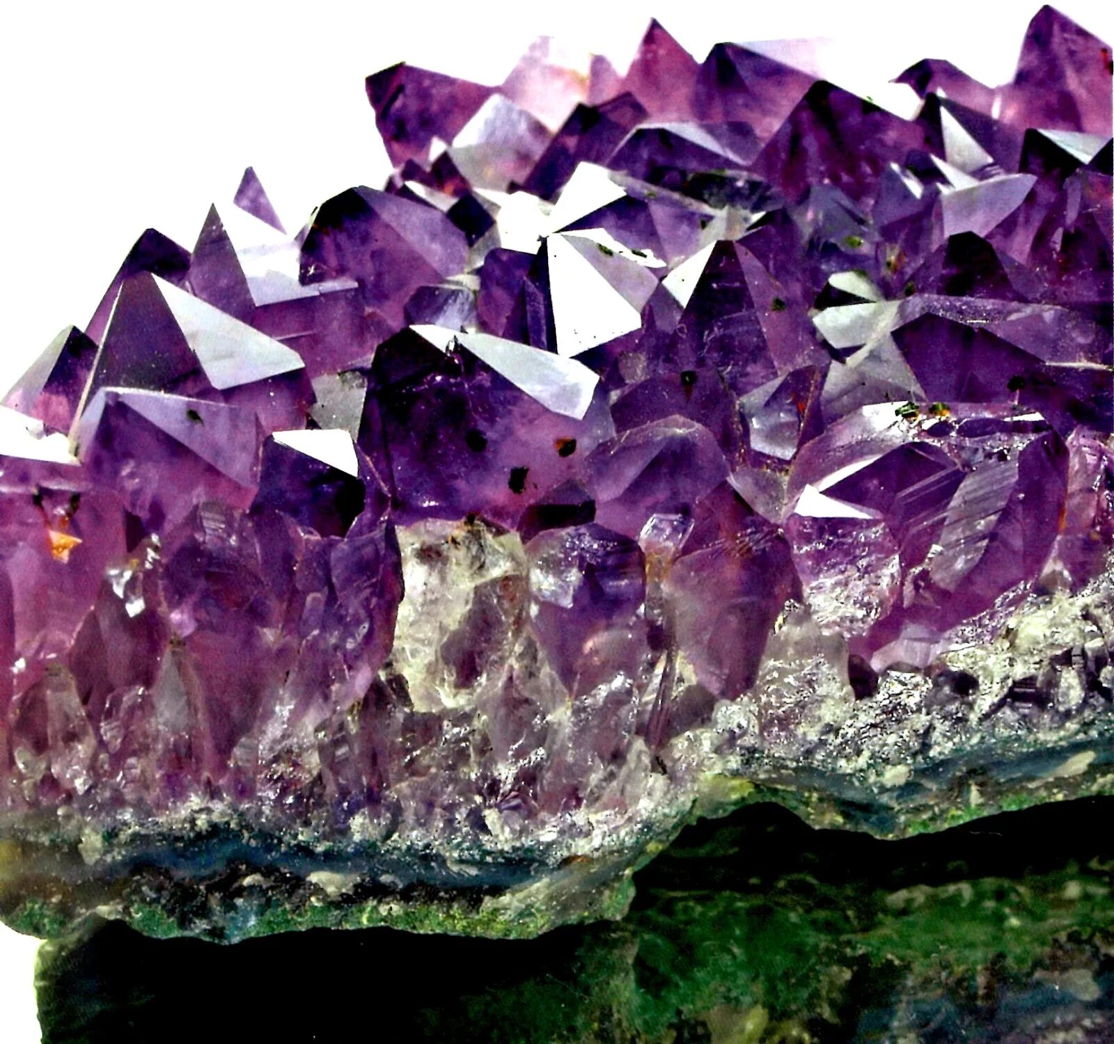 Аметист кристалл. Два цвета в камней. Аметрин минерал. Аура кварц радужный кварц. Сиреневый аметист.