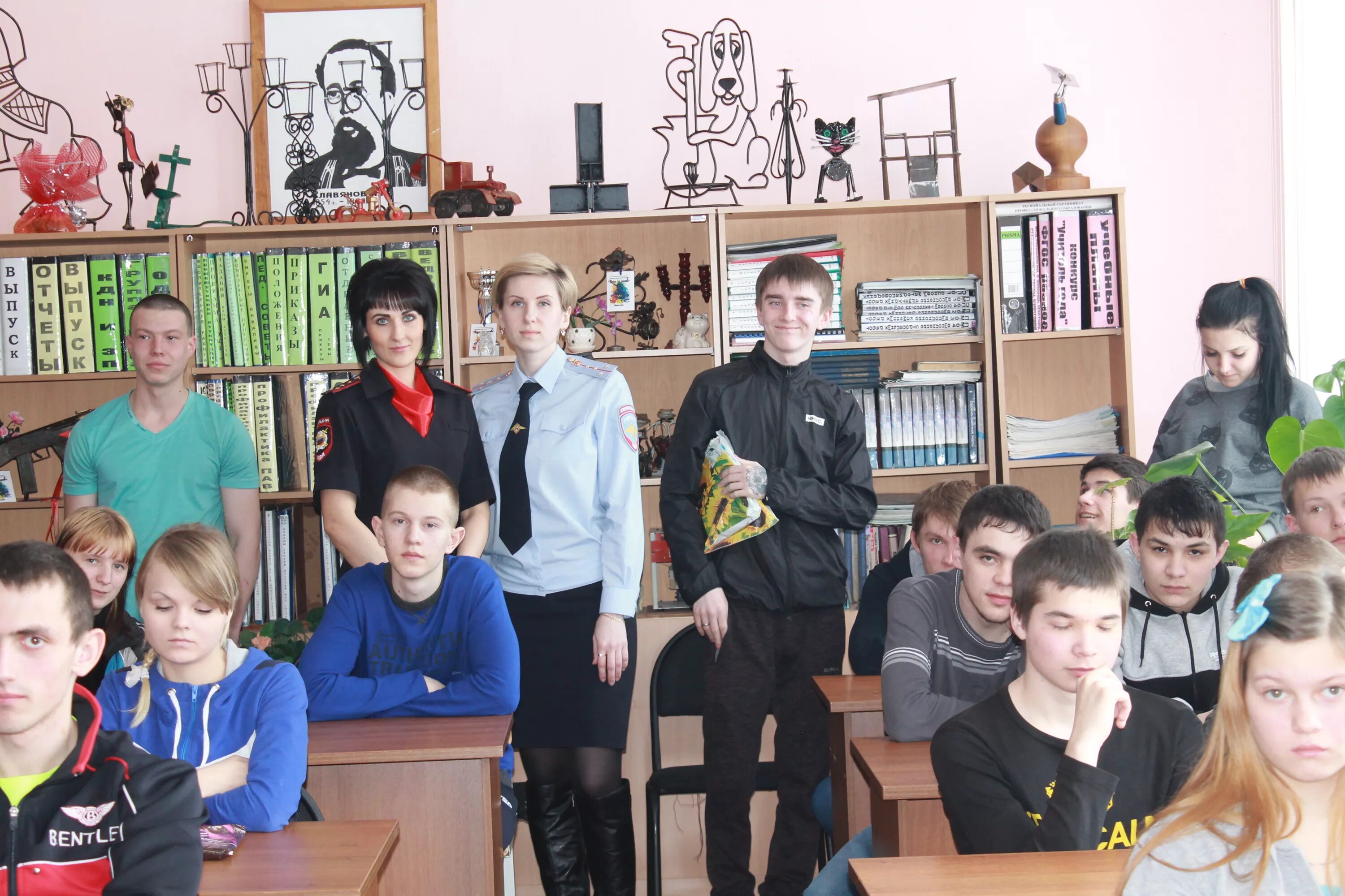 Техникум горный санкт-петербург. Школа 1 кизел. Кизеловский горный техникум. Сайт кизеловского техникума. Гиревики города кизел.