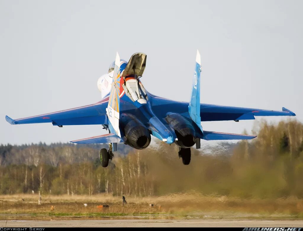 Русские витязи карелия. Су-27 Airbrake. Су-27 Тбилиси. Тормозной щиток Су-27. Тормозной щиток самолета Су 27.