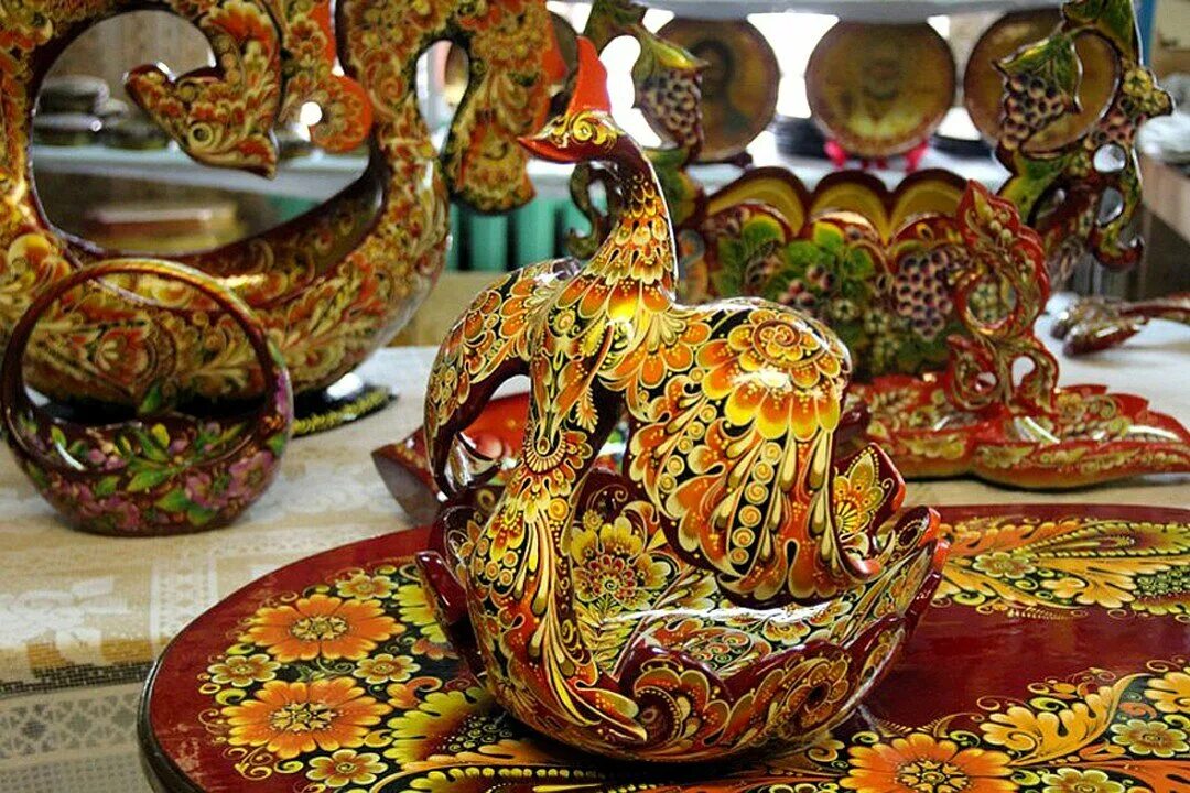 Роспись изделия хохломы. Липецкая фабрика хохломская роспись. липецкая хохлома. липецкая народные промыслы липецкая область. хохломская роспись липецкие узоры.