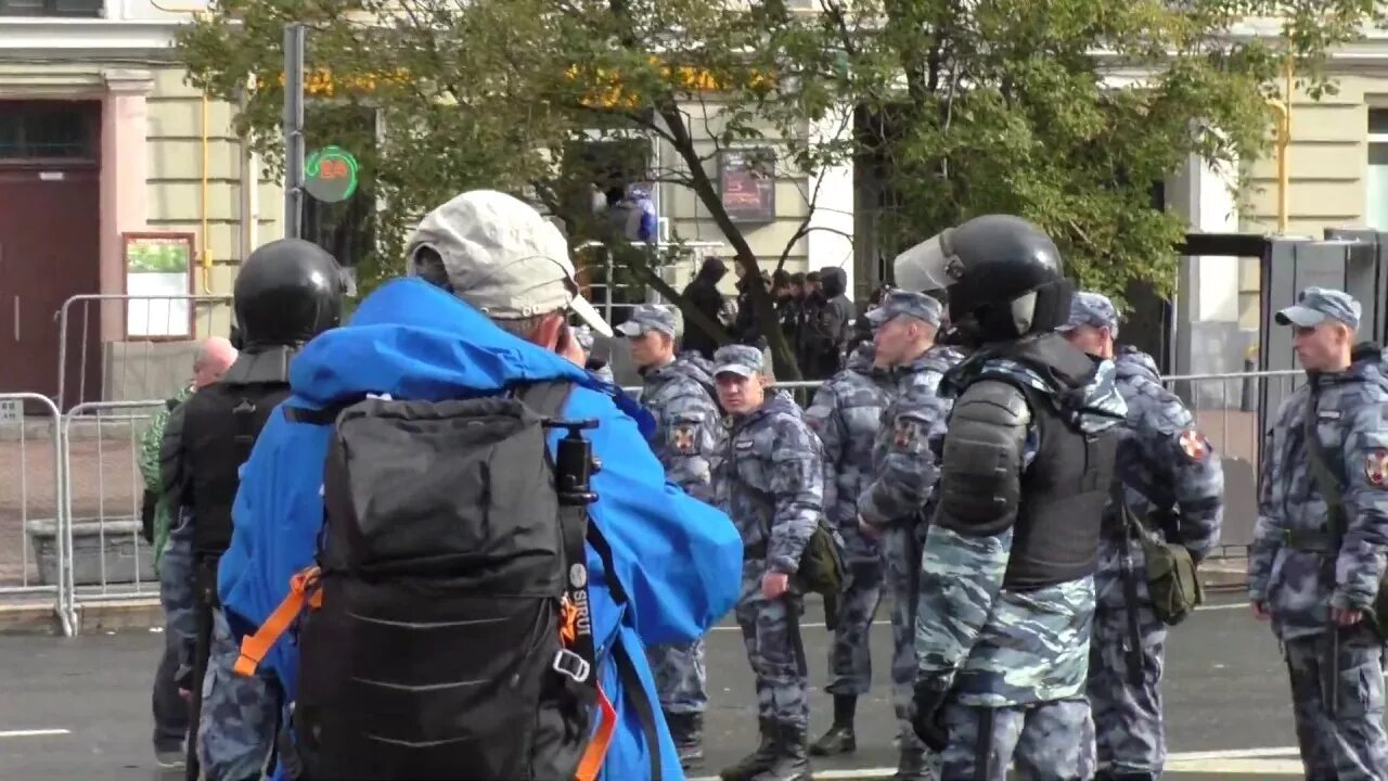 Народов росгвардия. Митинг 2019 в Москве 10 августа Росгвардия. Митинг на Сахарова 2019. Росгвардия на митинге. Форма Росгвардии в 2019 на митингах.