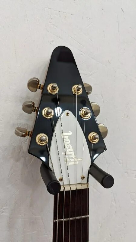 Электрогитара lepsky. Гитара готов. Гитара готов. Гитара готов. Гот с гитарой и челкой.