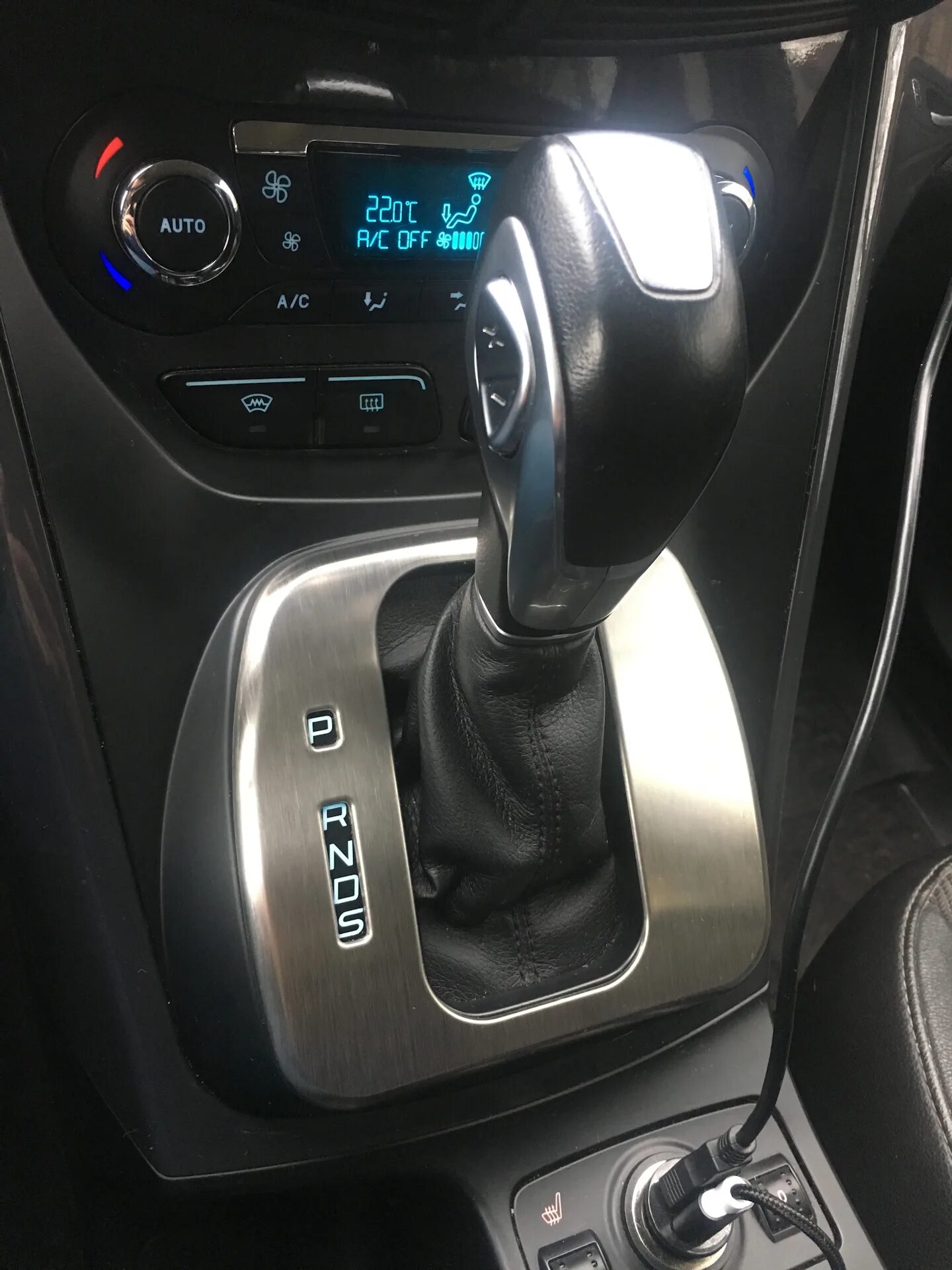 Форд автоматическая коробка. Накладка на АКПП Ford Kuga 2. Ручка АКПП Kuga 2. Рычаг АКПП Kuga Ford. Накладка АКПП Focus 3 2014 2019.