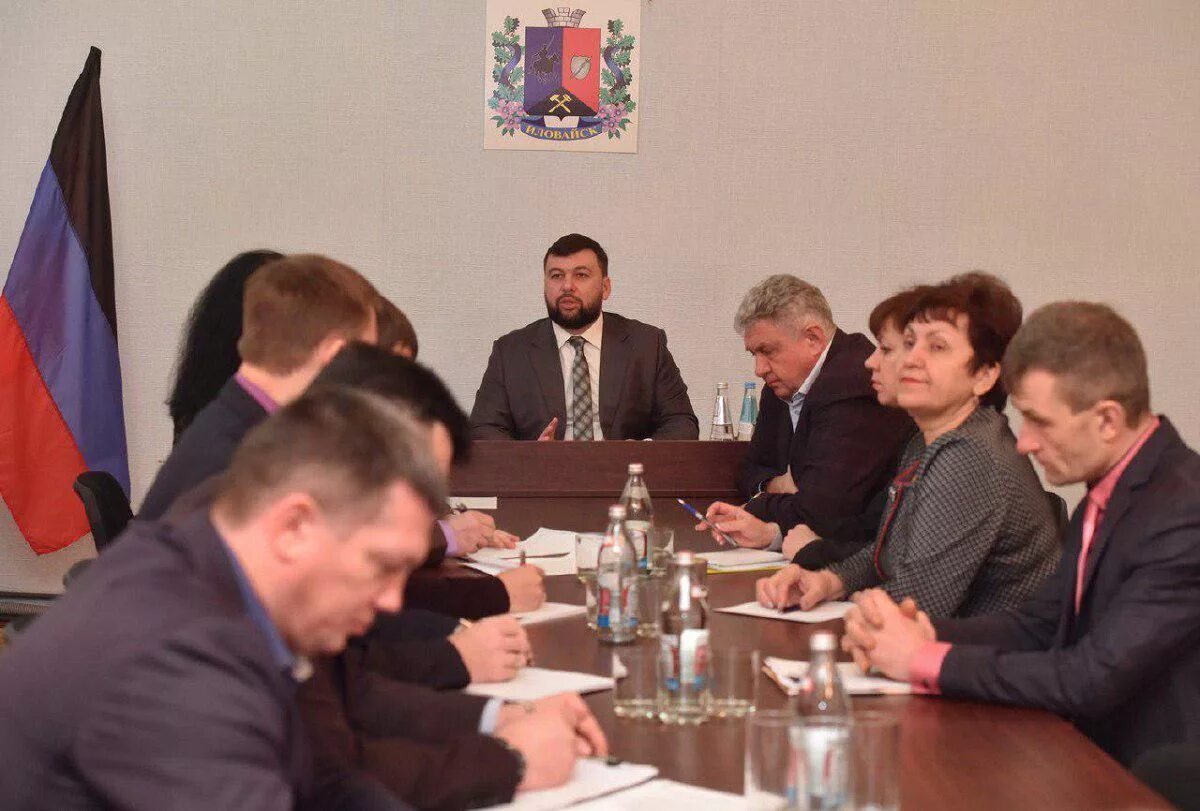 Фото заседание совета министров 2014 донецк днр. Донецкая республика. Госслужащие днр. Глава администрации донецка. Чиновники днр.