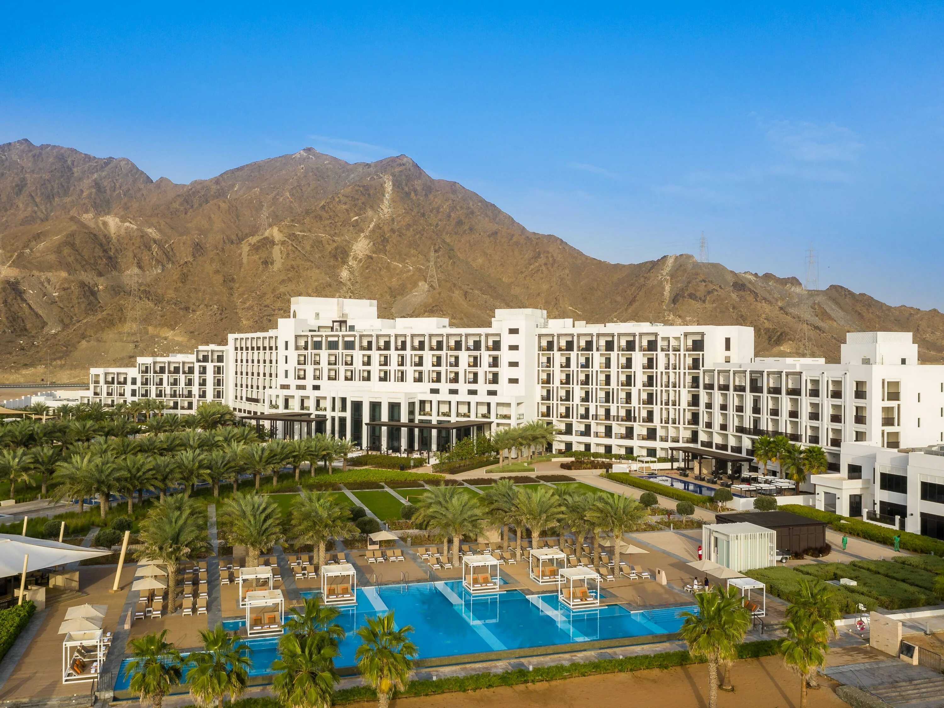 Address фуджейра. Отель INTERCONTINENTAL Fujairah Resort 5*. Фуджейра Интерконтиненталь 5. Фуджейра ОАЭ Интерконтиненталь. Эмират Эль-Фуджайра.