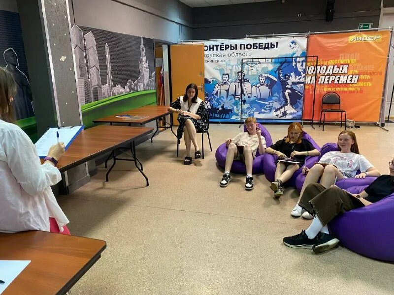 Лидер вожатых. Лидер вожатых. Волонтеры нижнекамский пед колледж. Лидер вожатых. Школа вожатского мастерства витамин роста.