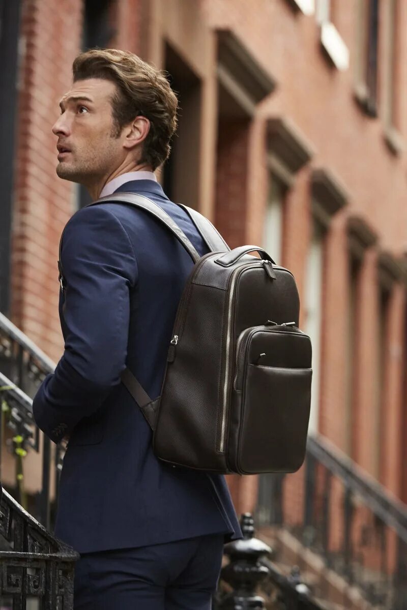 Какой рюкзак лучше. Samsonite classic leather slim backpack. samsonite red рюкзак. рюкзак для делового стиля. рюкзак мужской деловой стиль.