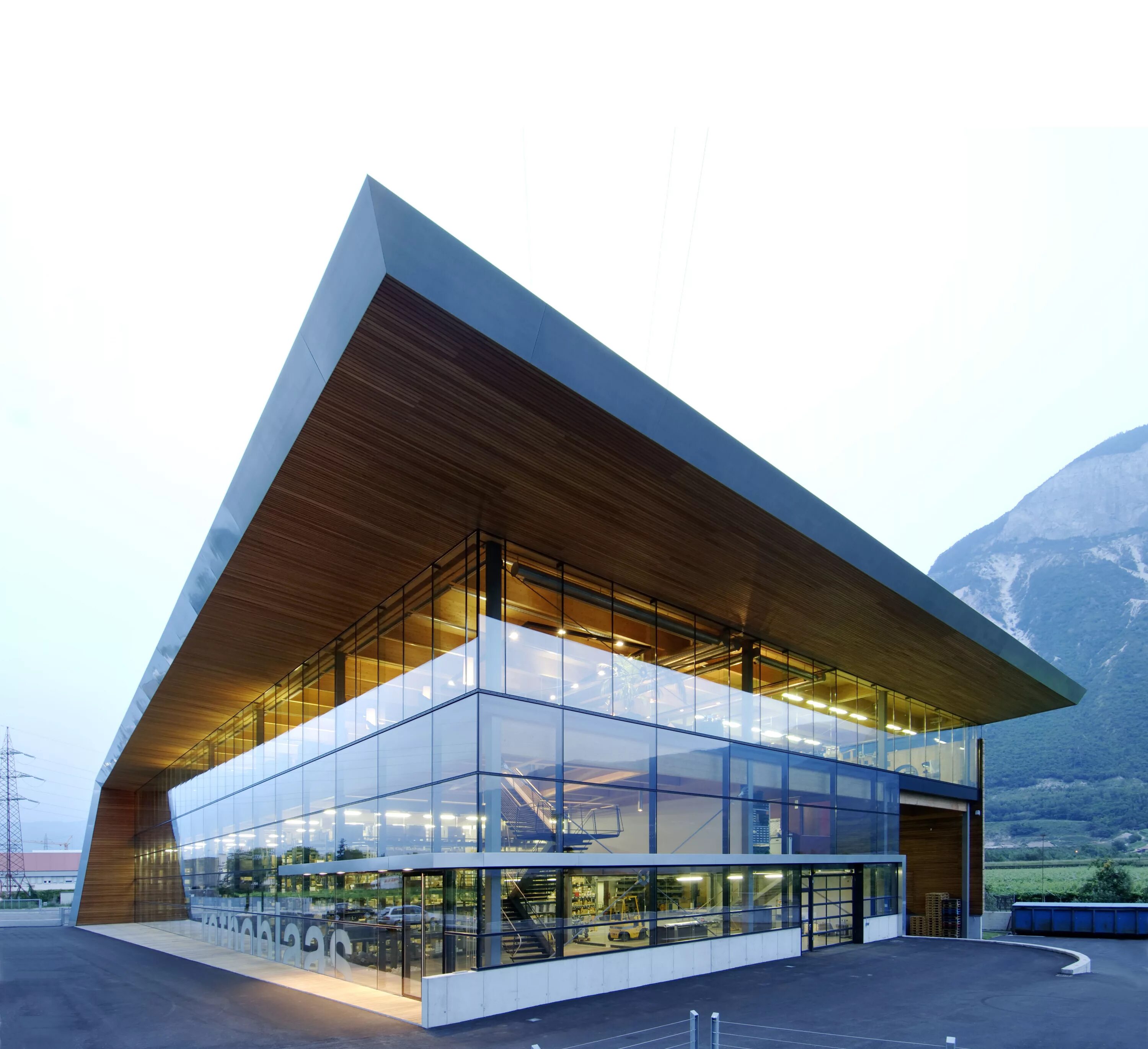 Современные фасады торговых центров. Снаружи помещения. Кирпичный дом в стиле лофт. Reynaers веранда. Складское здание из сэндвич панелей.