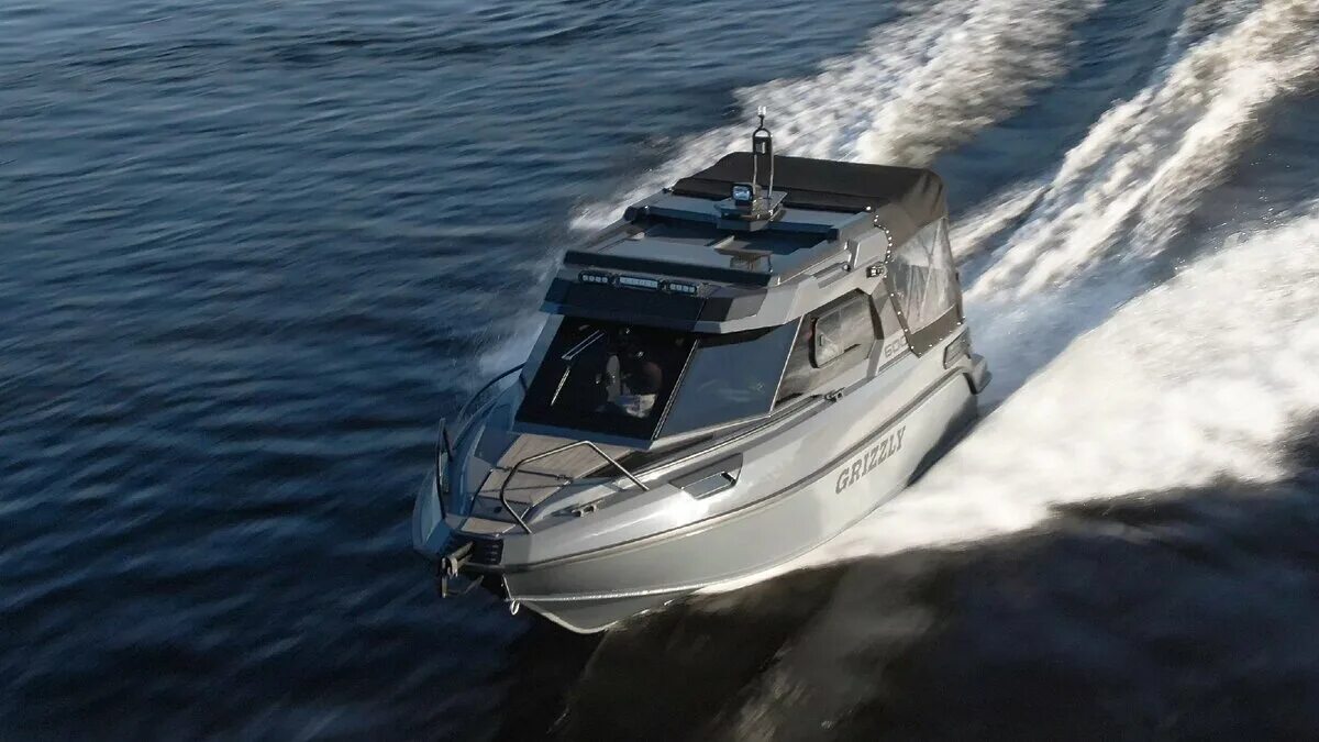 Grizzly 600 cabin. Катер grizzly 600 ht. Катер гризли 600. Катер grizzly 600 ht. Катер гризли 600 кабин.