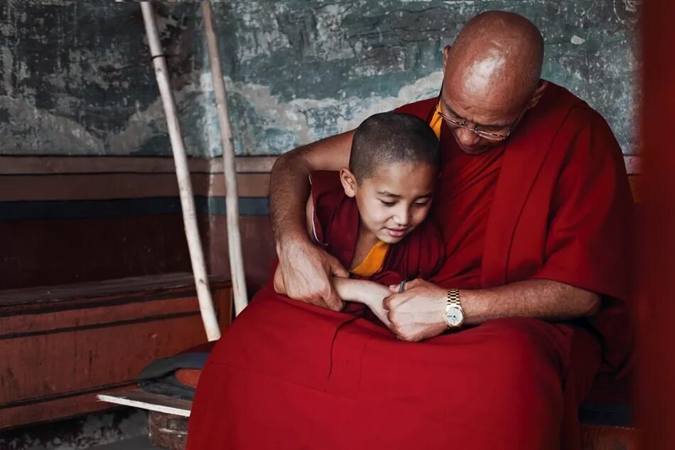 Воспитание старейшее из человеческих дел. Воспитание детей в буддизме. Буддизм для детей. Воспитание детей в буддийской семье. Традиции воспитания в буддизме.