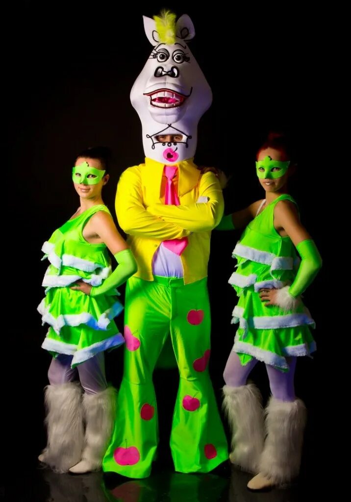 Неоновый аниматор. Неоновая вечеринка аниматоры. Аниматор салатовый. Детская неоновая вечеринка. Неоновая вечеринка костюмы аниматора.