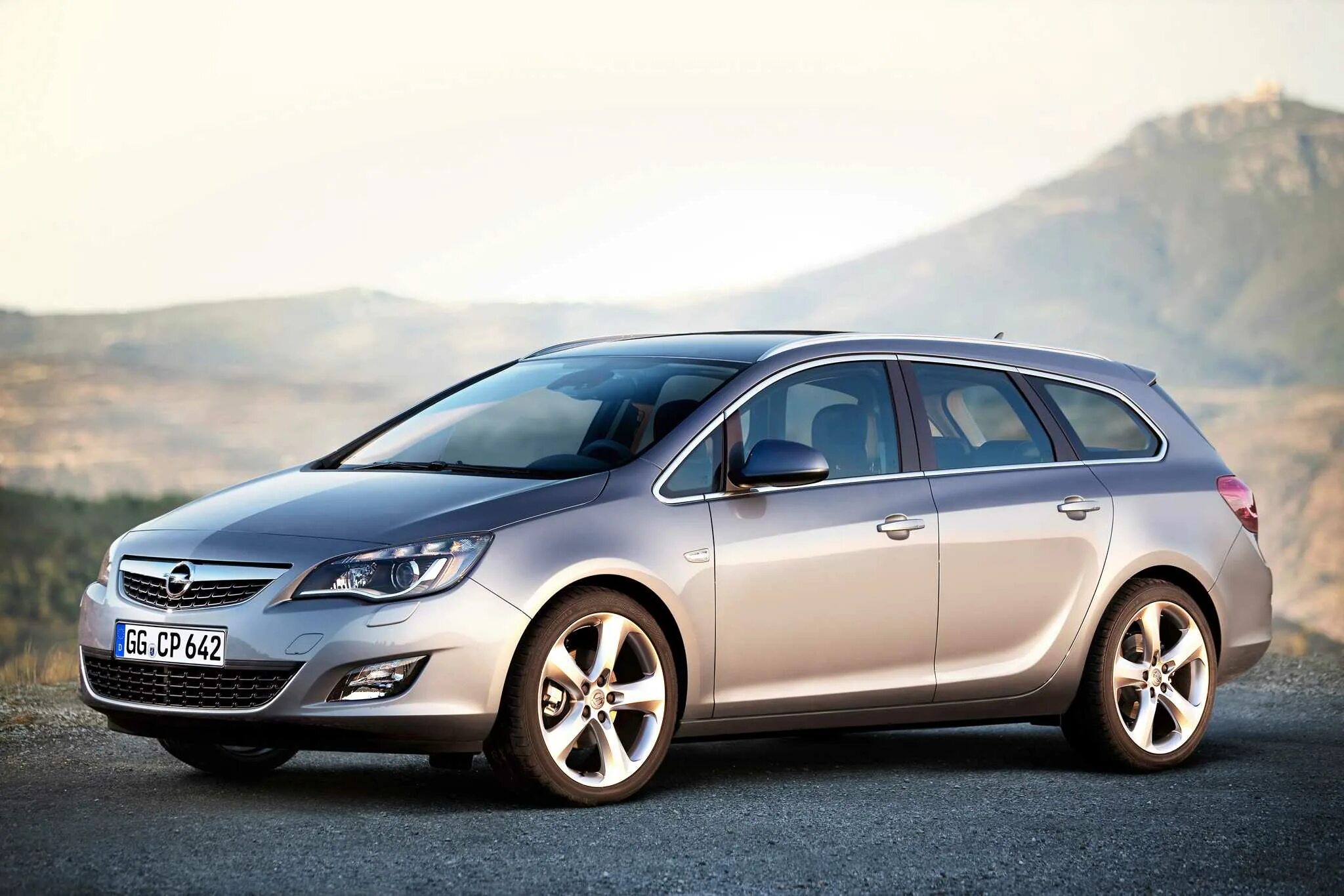 Opel sport tourer. Opel Astra j универсал. Opel Astra Sports Tourer 2012 универсал. Opel Astra j 2010 универсал.