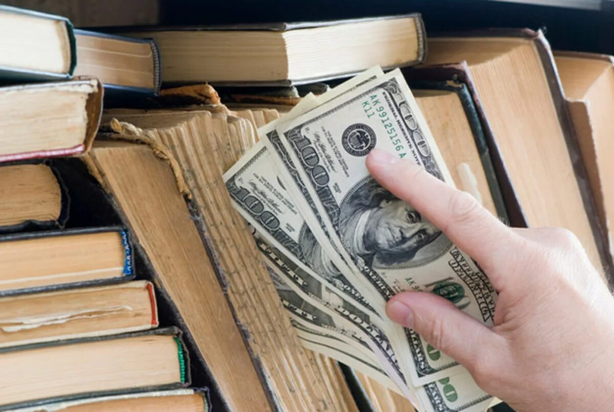Книги про деньги. Хранение денег. Деньги за книгу. Деньги в книжке.