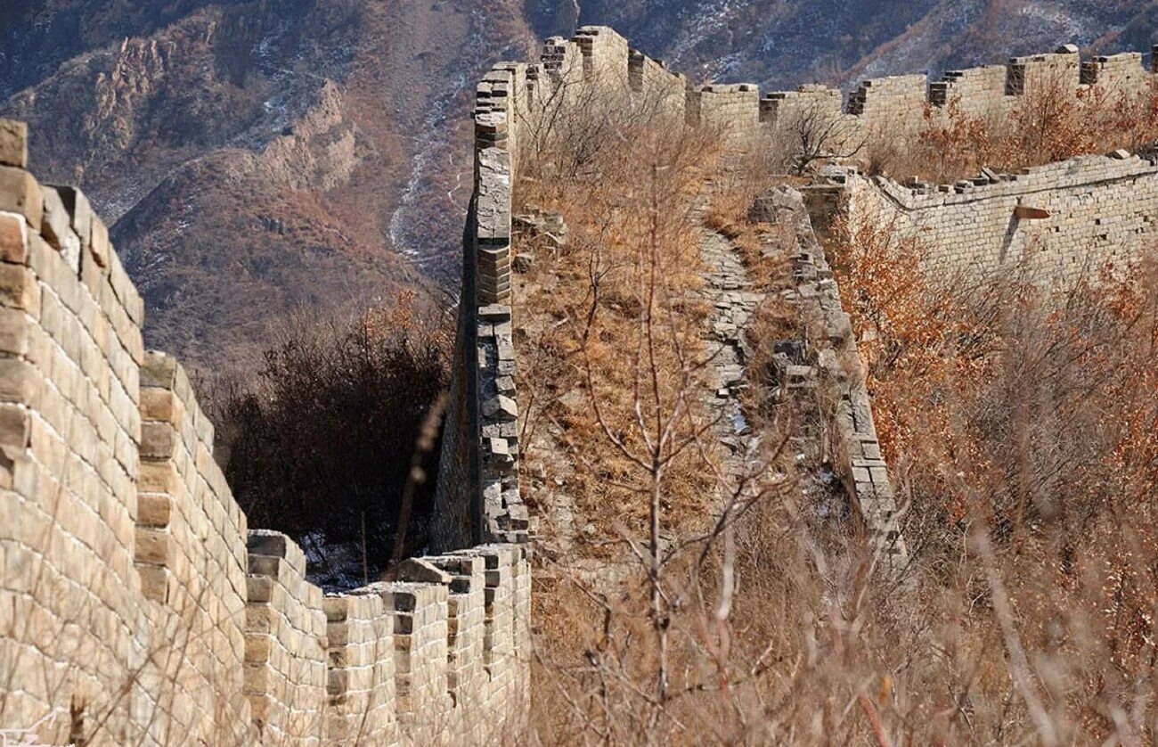 Какая была китайская стена. Руины Великой китайской стены. Великая китайская стена разрушение. Великая китайская стена разрушенные участки. Великая китайская стена разру.