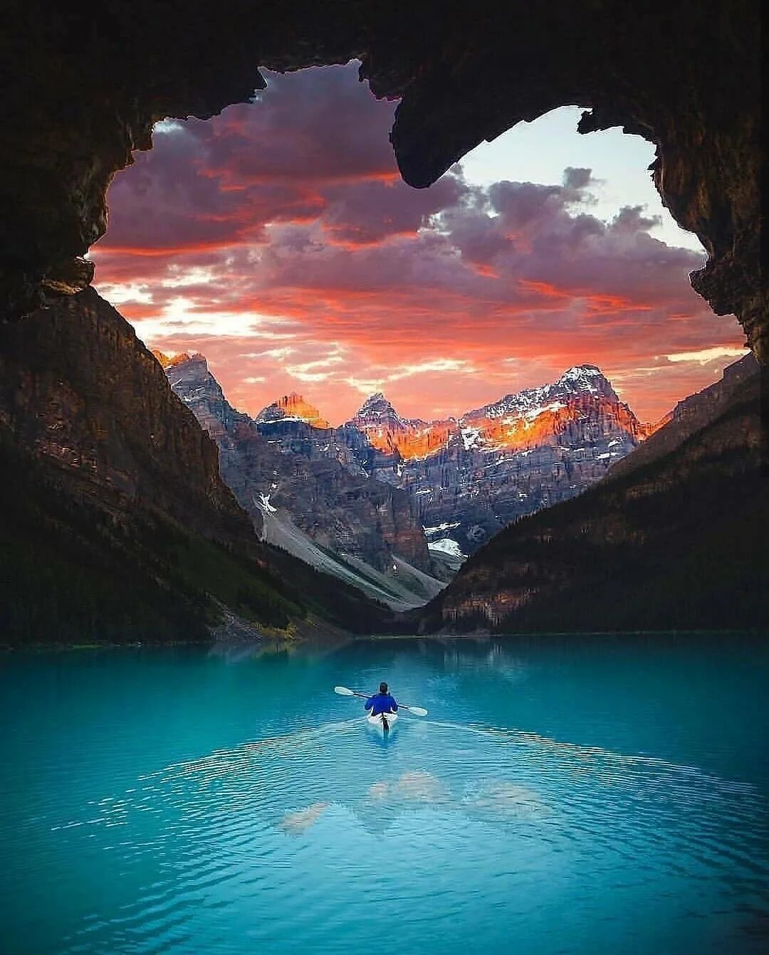 Огромное сердце. Сердечки и путешествие. Озеро сердце. Рассвет в виде сердца. Любовь к природе.