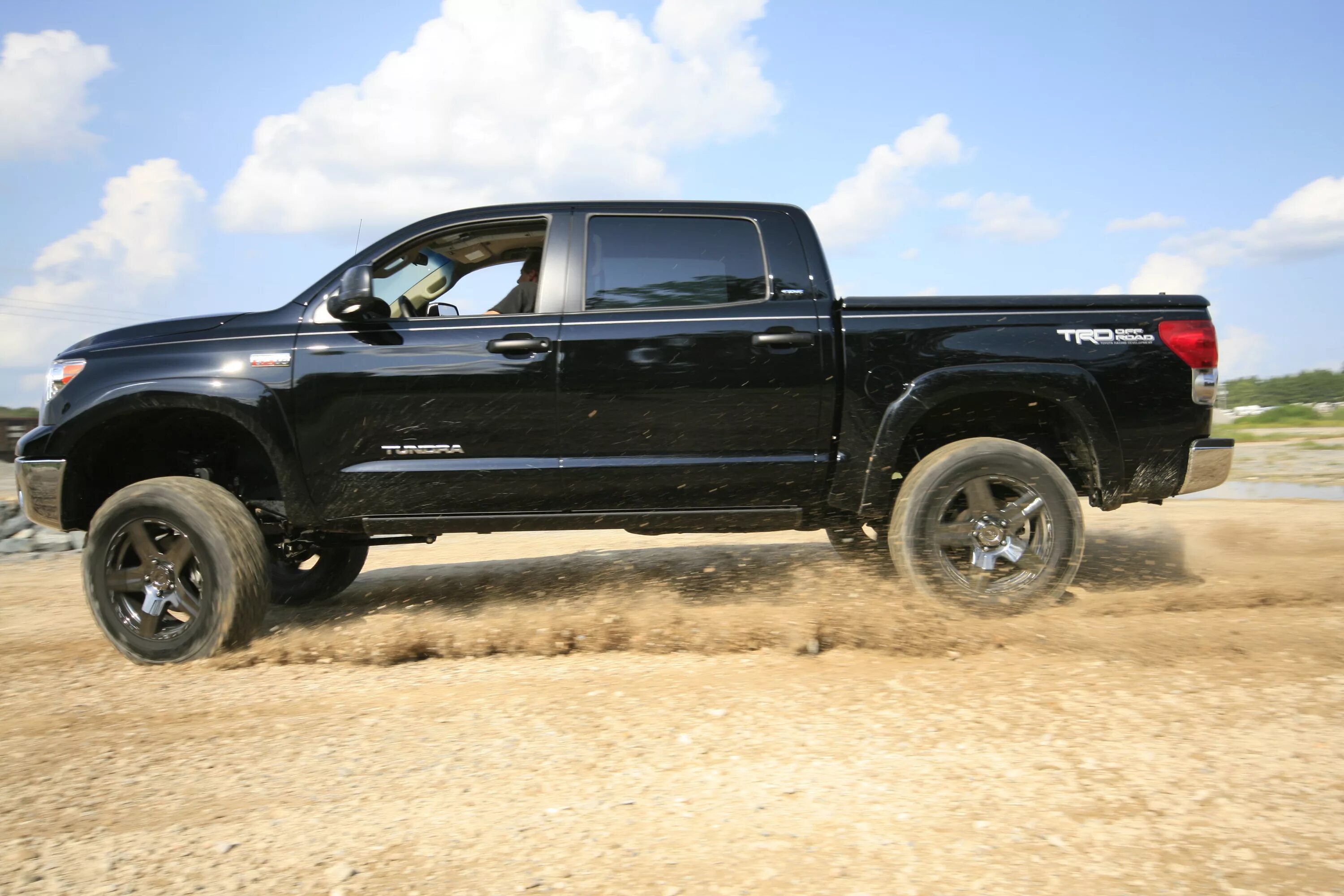 Пикап киров. Внедорожник Тойота тундра. Пикап Toyota Tundra. Тойота пикап тундра черный. Toyota Tundra черная.