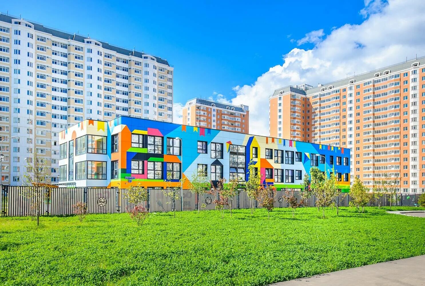 Жк переделкино ближнее застройщик. Переделкино ближнее город парк. Город-парк переделкино ближнее бориса пастернака. Жк переделкино ближнее город-парк. Переделкино ближнее город парк.