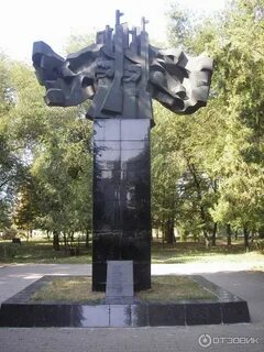 Памятники батайск