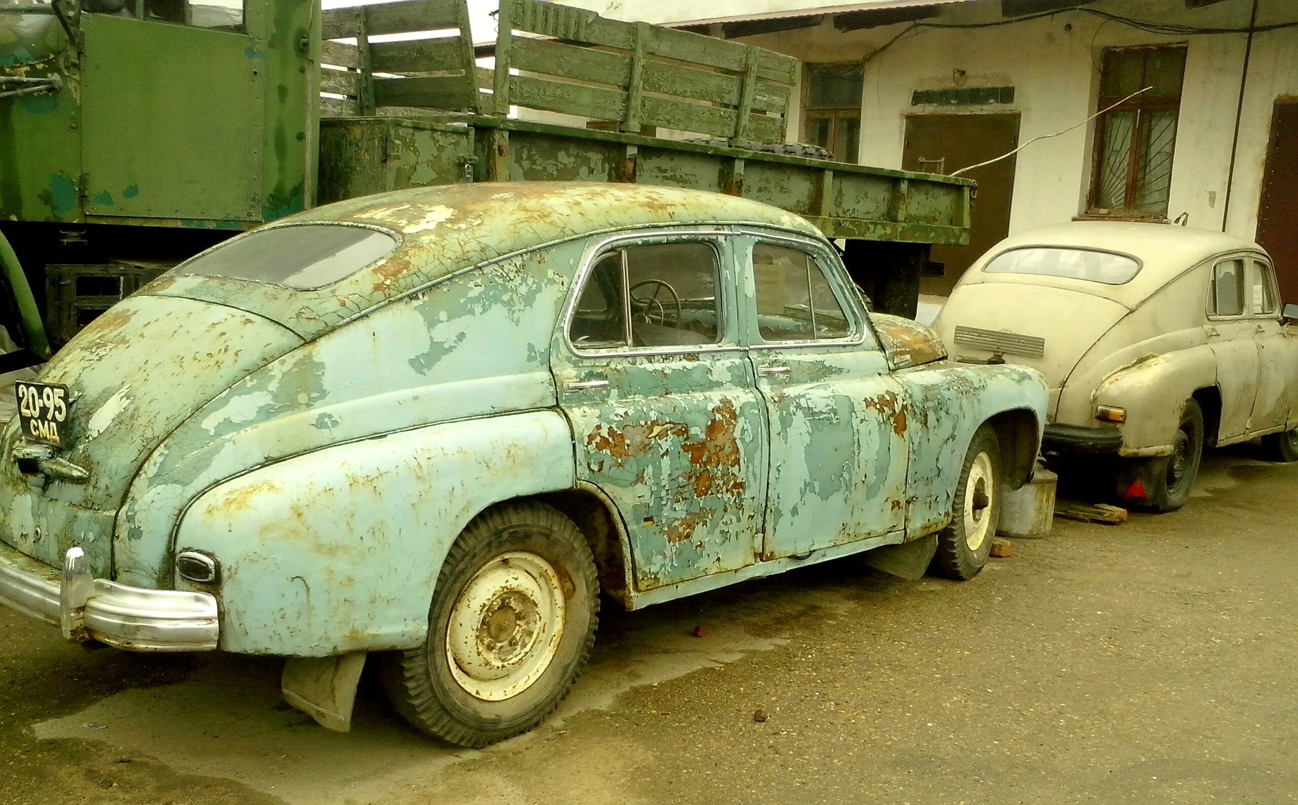 самый старый порше 911. ржавый ford mustang. зис 101 ржавый. старый кузов автомобиля. ретро машины под восстановление.