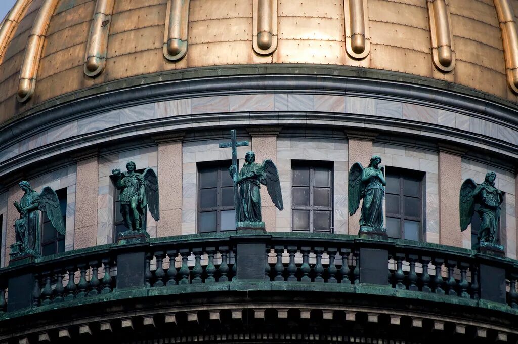 Портик исаакиевский собор в санкт-петербурге. Огюст монферран исаакиевский собор. Исаакиевский собор в санкт-петербурге фронтоны. Скульптура монферрана на исаакиевском соборе. Южный фасад исаакиевского собора поклонение волхвов.