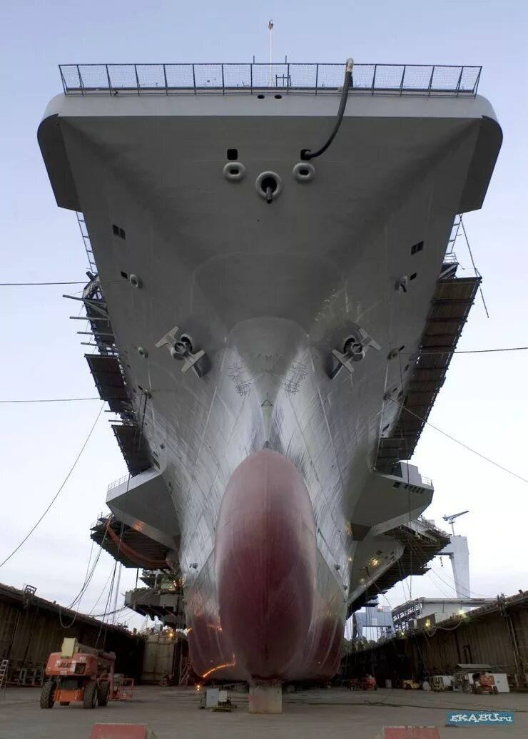 огромный снизу. подводная лодка вирджиния. небоскребы нью-йорка вид снизу. огромный снизу. огромный снизу.