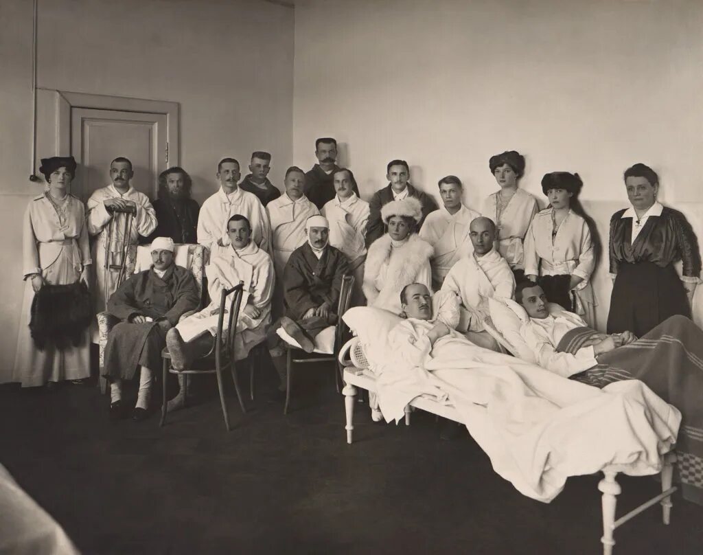 Время посещения госпиталь. Царскосельский лазарет 1914. александра федоровна в госпитале. царское село александра федоровна госпиталь. госпиталь в царском селе в1914г.