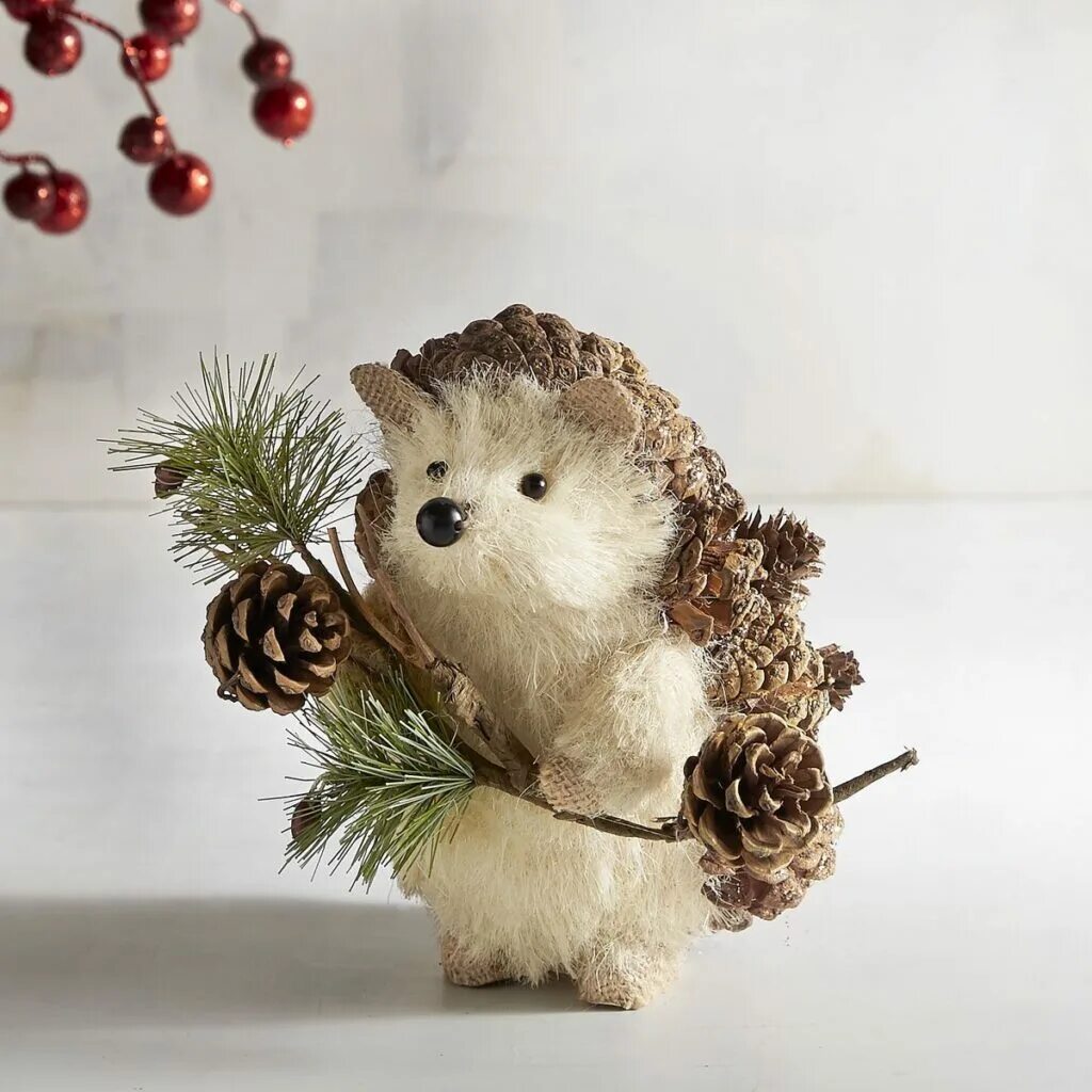 Как сделать ежики. Новогодний ежик поделка. Едик из грецких орехов. Игрушка ежик. Поделка еж.