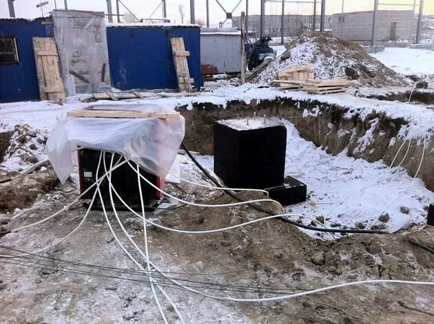 Можно ли бетон зимой. Прогрев бетона. зимний прогрев бетона. электропрогрев фундаментов. фундамент с подогревом.