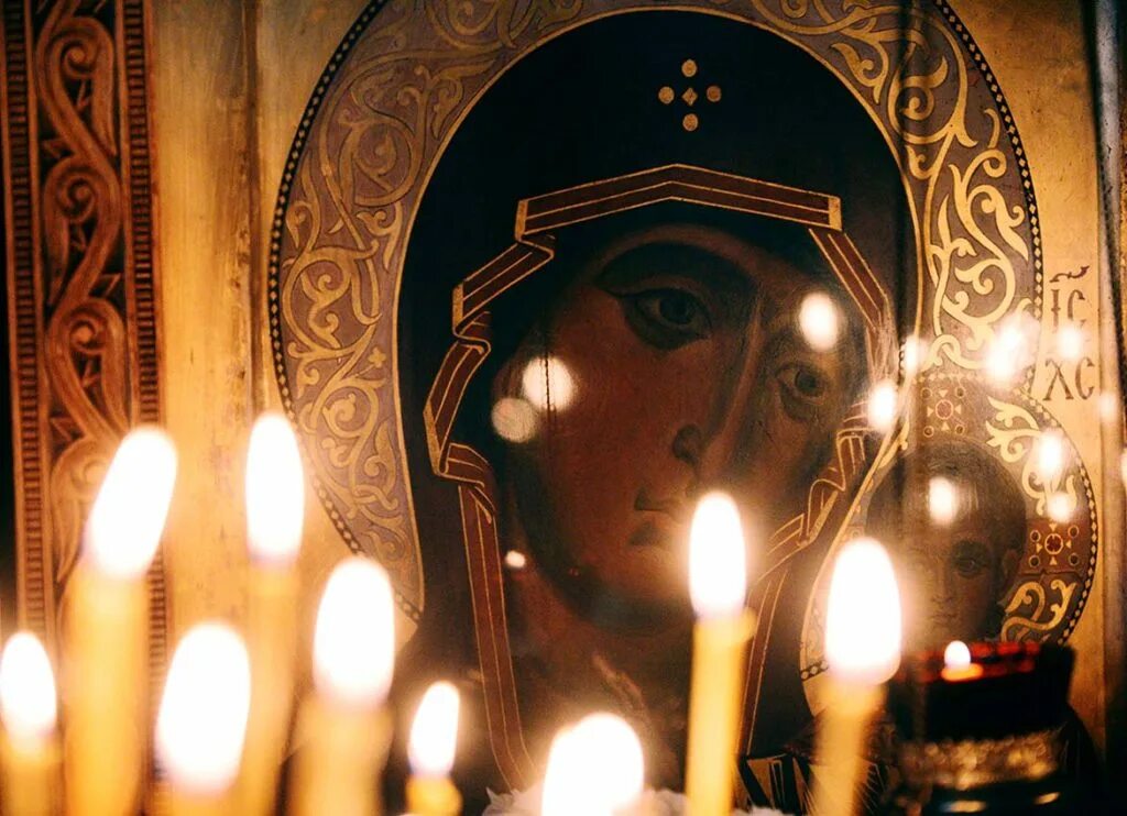 Икона христа с лампадой в храме. Икона лампада господа иисуса христа. Казанская храмовая икона божьей матери. Храм казанской иконы пресвятой богородицы. Свечка церковная с иконой иисус.