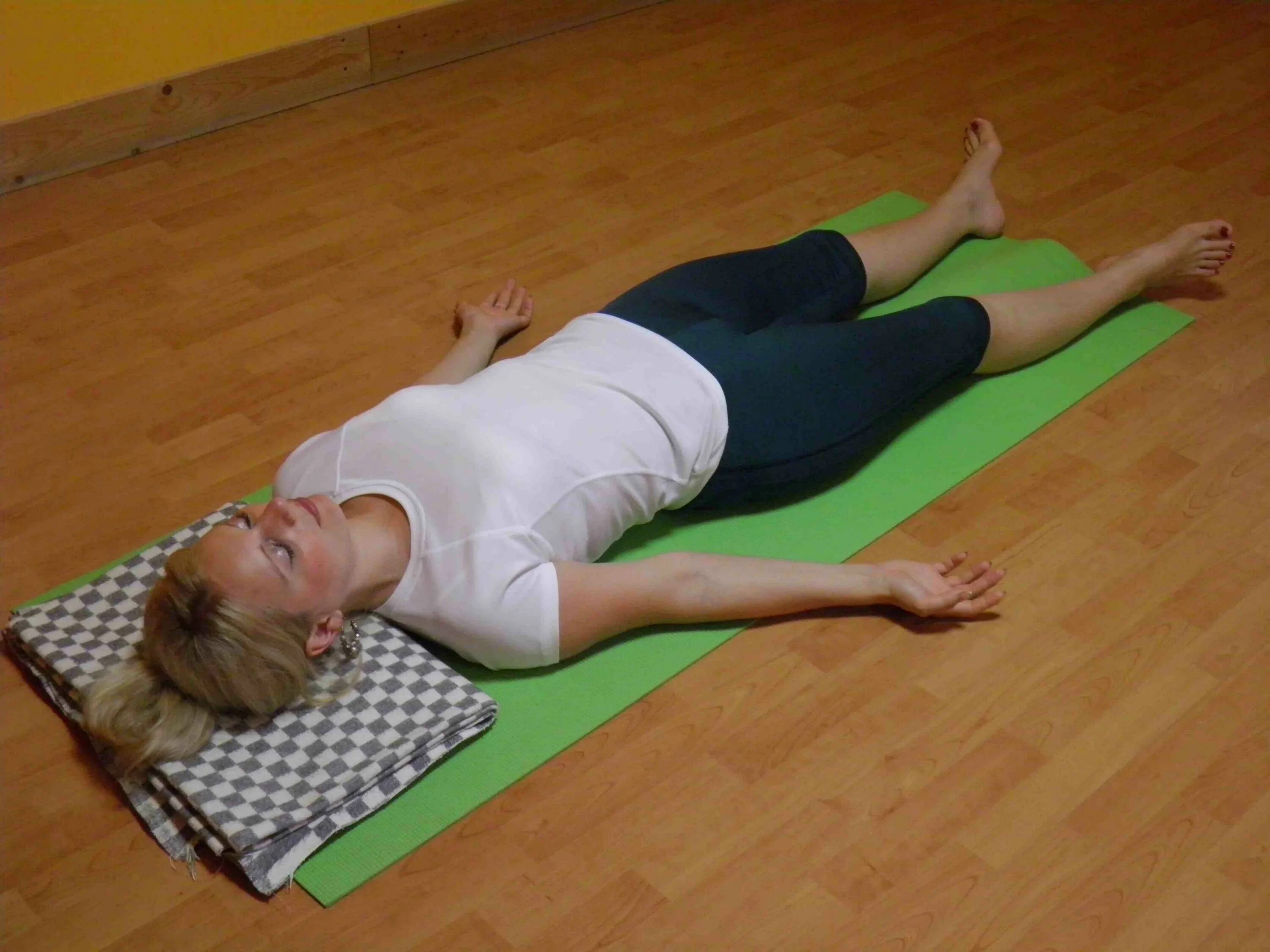Упражнения на расслабление. Гимнастика для расслабления мышц. Упражнения лежа на спине. Упражнения на расслабление лежа. 6 упражнений лежа